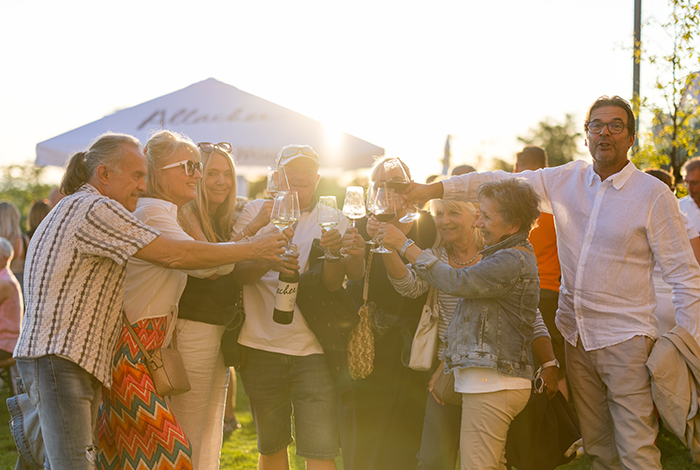 202607_Sundowner_700x477